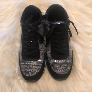 NIB Sakroots women’s sneaker